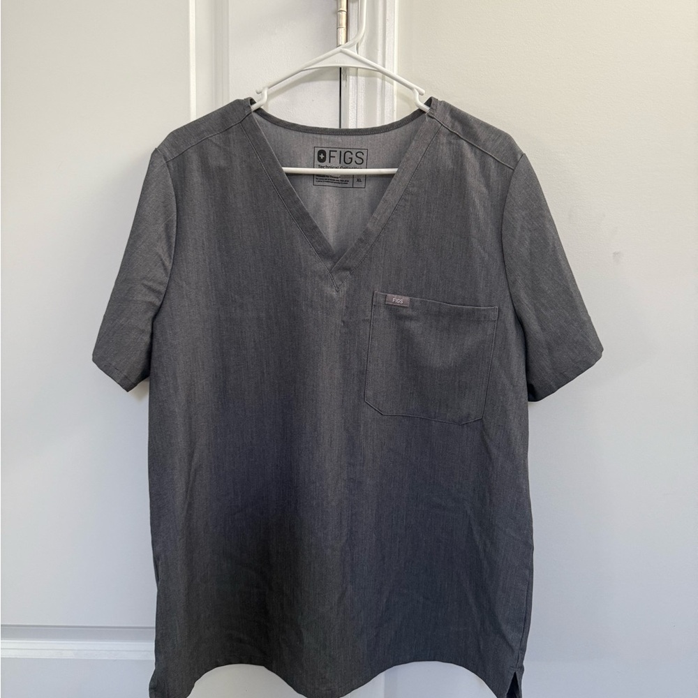Figs Women’s Charcoal V-Neck Tee One Pocket